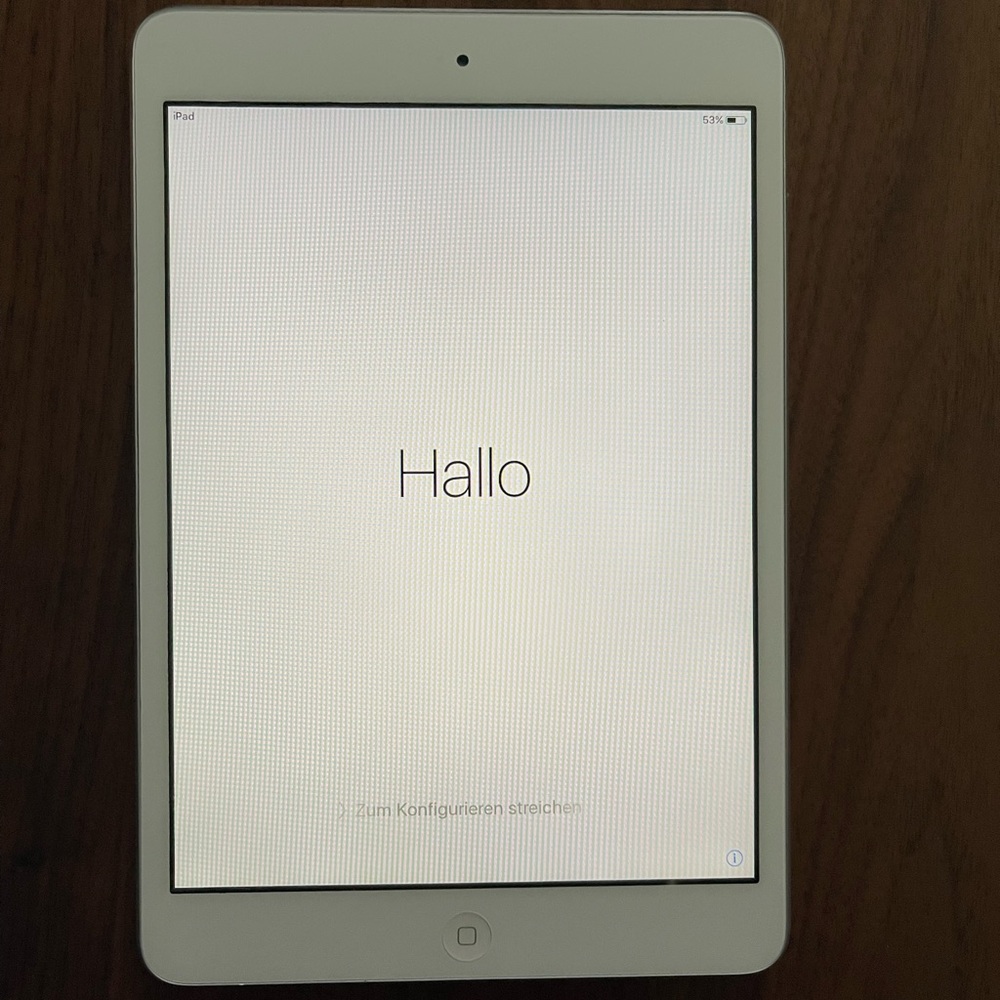 Apple IPad Mini 1st Gen (WiFi) 64GB storage. No scratches, with charger & cable